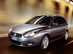 FIAT Croma. Выпускается с 2005 года. Две базовые комплектации. Цены от 840 000 до 950 000 руб.Двигатель 2.2, бензиновый. Привод передний. КПП: автоматическая.