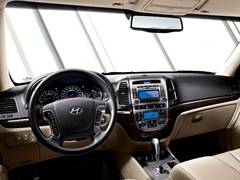 Hyundai Santa Fe (2006). Выпускается с 2006 года. Десять базовых комплектаций. Цены от 1 079 900 до 1 654 900 руб.Двигатель от 2.2 до 2.4, бензиновый и дизельный. Привод передний и полный. КПП: механическая и автоматическая.