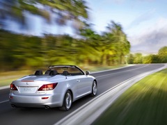 Lexus IS C. Выпускается с 2009 года. Две базовые комплектации. Цены от 2 308 500 до 2 517 000 руб.Двигатель 2.5, бензиновый. Привод задний. КПП: автоматическая.