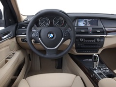 BMW X5 (2007). Выпускается с 2007 года. Девять базовых комплектаций. Цены от 2 919 000 до 4 200 000 руб.Двигатель от 3.0 до 4.4, бензиновый и дизельный. Привод полный. КПП: автоматическая.