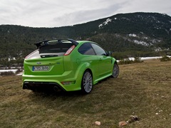 Ford Focus RS. Выпускается с 2009 года. Одна базовая комплектация. Цена 1 498 800 руб.Двигатель 2.5, бензиновый. Привод передний. КПП: механическая.