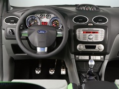 Ford Focus RS. Выпускается с 2009 года. Одна базовая комплектация. Цена 1 498 800 руб.Двигатель 2.5, бензиновый. Привод передний. КПП: механическая.