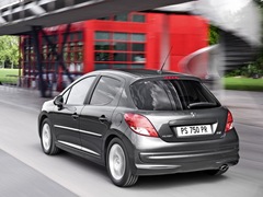 Peugeot 207 5D. Выпускается с 2006 года. Четыре базовые комплектации. Цены от 459 000 до 639 000 руб.Двигатель от 1.4 до 1.6, бензиновый. Привод передний. КПП: механическая и автоматическая.
