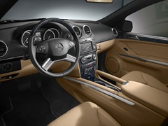 Mercedes-Benz GL (2006). Выпускается с 2006 года. Три базовые комплектации. Цены от 3 270 000 до 5 060 000 руб.Двигатель от 3.0 до 5.5, дизельный и бензиновый. Привод полный. КПП: автоматическая.