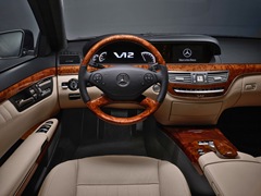Mercedes-Benz S (2005). Выпускается с 2005 года. Четыре базовые комплектации. Цены от 3 500 000 до 8 100 000 руб.Двигатель от 3.0 до 5.5, бензиновый. Привод задний и полный. КПП: автоматическая.