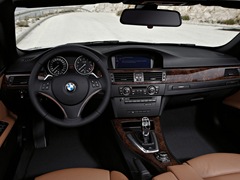 BMW 3 Series Coupe. Выпускается с 2006 года. Четырнадцать базовых комплектаций. Цены от 1 523 000 до 2 606 000 руб.Двигатель от 2.0 до 3.0, бензиновый и дизельный. Привод задний и полный. КПП: механическая и автоматическая.