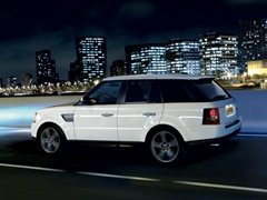 Land Rover Range Rover Sport (2005). Выпускается с 2005 года. Четыре базовые комплектации. Цены от 3 064 000 до 3 624 000 руб.Двигатель от 3.0 до 5.0, дизельный и бензиновый. Привод полный. КПП: автоматическая.