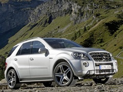 Mercedes-Benz ML 63 AMG (2005). Выпускается с 2005 года. Одна базовая комплектация. Цена 4 900 000 руб.Двигатель 6.2, бензиновый. Привод полный. КПП: автоматическая.