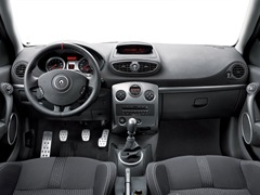 Renault Clio RS (2010). Выпускается с 2010 года. Одна базовая комплектация. Цена 977 000 руб.Двигатель 2.0, бензиновый. Привод передний. КПП: механическая.
