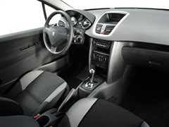 Peugeot 207 5D. Выпускается с 2006 года. Четыре базовые комплектации. Цены от 459 000 до 639 000 руб.Двигатель от 1.4 до 1.6, бензиновый. Привод передний. КПП: механическая и автоматическая.