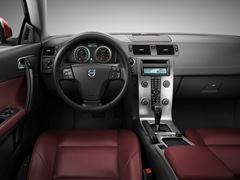 Volvo C70. Выпускается с 2010 года. Одна базовая комплектация. Цена 1 999 000 руб.Двигатель 2.5, бензиновый. Привод передний. КПП: автоматическая.
