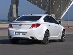 Opel Insignia Hatchback OPC. Выпускается с 2009 года. Четыре базовые комплектации. Цены от 1 594 500 до 1 656 500 руб.Двигатель 2.8, бензиновый. Привод полный. КПП: механическая и автоматическая.