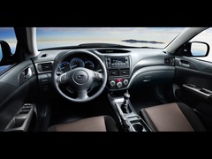 Subaru Impreza XV. Выпускается с 2010 года. Шесть базовых комплектаций. Цены от 999 900 до 1 124 300 руб.Двигатель 2.0, бензиновый. Привод полный. КПП: механическая и автоматическая.