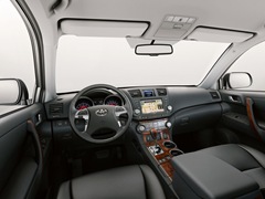 Toyota Highlander (2010). Выпускается с 2010 года. Три базовые комплектации. Цены от 1 690 000 до 1 976 000 руб.Двигатель 3.5, бензиновый. Привод полный. КПП: автоматическая.
