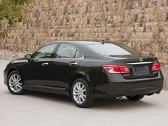 Lexus ES (2006). Выпускается с 2006 года. Две базовые комплектации. Цены от 1 850 000 до 2 086 500 руб.Двигатель 3.5, бензиновый. Привод передний. КПП: автоматическая.