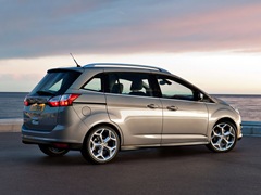 Ford Grand C-Max. Выпускается с 2009 года. Семь базовых комплектаций. Цены от 826 000 до 1 142 000 руб.Двигатель от 1.6 до 2.0, бензиновый и дизельный. Привод передний. КПП: механическая и автоматическая.