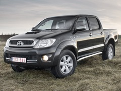 Toyota Hilux (2005). Выпускается с 2005 года. Пять базовых комплектаций. Цены от 1 672 000 до 2 053 000 руб.Двигатель от 2.5 до 3.0, дизельный. Привод полный. КПП: механическая и автоматическая.