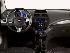 Chevrolet Spark (2010). Выпускается с 2010 года. Три базовые комплектации. Цены от 559 000 до 654 000 руб.Двигатель от 1.0 до 1.2, бензиновый. Привод передний. КПП: механическая и автоматическая.
