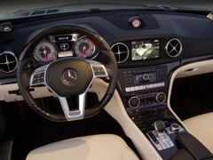 Mercedes-Benz SL. Выпускается с 2012 года. Две базовые комплектации. Цены от 6 600 000 до 8 100 000 руб.Двигатель от 3.0 до 4.7, бензиновый. Привод задний. КПП: автоматическая.