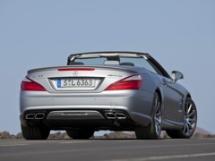 Mercedes-Benz SL 63 AMG. Выпускается с 2012 года. Одна базовая комплектация. Цена 11 150 000 руб.Двигатель 5.5, бензиновый. Привод задний. КПП: автоматическая.