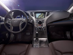 Hyundai Grandeur. Выпускается с 2011 года. Три базовые комплектации. Цены от 1 619 000 до 1 859 000 руб.Двигатель от 2.4 до 3.0, бензиновый. Привод передний. КПП: автоматическая.