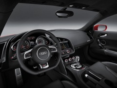 Audi R8 (2007). Выпускается с 2007 года. Четыре базовые комплектации. Цены от 6 060 000 до 8 270 000 руб.Двигатель от 4.2 до 5.2, бензиновый. Привод полный. КПП: механическая и роботизированная.