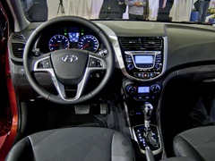 Hyundai Solaris (2011). Выпускается с 2011 года. Двенадцать базовых комплектаций. Цены от 623 900 до 861 400 руб.Двигатель от 1.4 до 1.6, бензиновый. Привод передний. КПП: механическая и автоматическая.