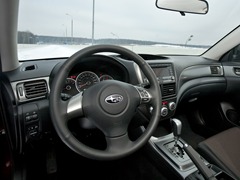 Subaru Impreza XV. Выпускается с 2010 года. Шесть базовых комплектаций. Цены от 999 900 до 1 124 300 руб.Двигатель 2.0, бензиновый. Привод полный. КПП: механическая и автоматическая.