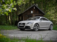 Audi TT Coupe. Выпускается с 2006 года. Пять базовых комплектаций. Цены от 1 643 000 до 2 034 000 руб.Двигатель от 1.8 до 2.0, бензиновый. Привод передний и полный. КПП: механическая и роботизированная.