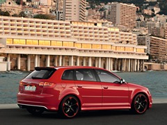 Audi RS3 Sportback (2011). Выпускается с 2011 года. Одна базовая комплектация. Цена 2 365 600 руб.Двигатель 2.5, бензиновый. Привод полный. КПП: роботизированная.