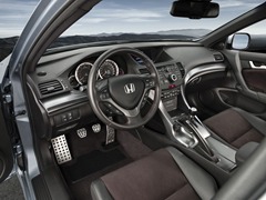 Honda Accord (2008). Выпускается с 2008 года. Пять базовых комплектаций. Цены от 1 049 000 до 1 339 000 руб.Двигатель от 2.0 до 2.4, бензиновый. Привод передний. КПП: механическая и автоматическая.