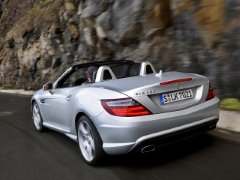 Mercedes-Benz SLK. Выпускается с 2011 года. Три базовые комплектации. Цены от 2 690 000 до 3 400 000 руб.Двигатель от 2.0 до 3.5, бензиновый. Привод задний. КПП: автоматическая.