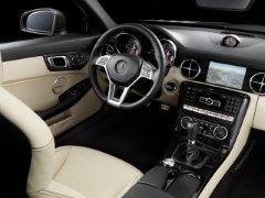 Mercedes-Benz SLK. Выпускается с 2011 года. Три базовые комплектации. Цены от 2 690 000 до 3 400 000 руб.Двигатель от 2.0 до 3.5, бензиновый. Привод задний. КПП: автоматическая.