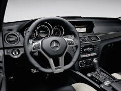 Mercedes-Benz C 63 AMG (2007). Выпускается с 2007 года. Одна базовая комплектация. Цена 3 450 000 руб.Двигатель 6.2, бензиновый. Привод задний. КПП: автоматическая.