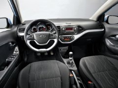 Kia Picanto 5D (2011). Выпускается с 2011 года. Пять базовых комплектаций. Цены от 524 900 до 719 900 руб.Двигатель от 1.0 до 1.2, бензиновый. Привод передний. КПП: механическая и автоматическая.
