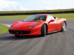 Ferrari 458. Выпускается с 2009 года. Одна базовая комплектация. Цена 11 361 310 руб.Двигатель 4.5, бензиновый. Привод задний. КПП: роботизированная.