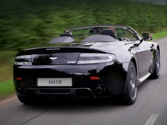 Aston Martin Vantage Roadster. Выпускается с 2005 года. Четыре базовые комплектации. Цены от 14 555 672 до 23 668 556 руб.Двигатель от 4.7 до 5.9, бензиновый. Привод задний. КПП: механическая и автоматическая.