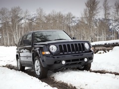 Jeep Liberty. Выпускается с 2008 года. Одна базовая комплектация. Цена 1 303 000 руб.Двигатель 2.4, бензиновый. Привод полный. КПП: вариатор.