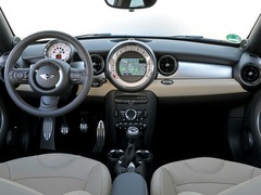 MINI Cooper Coupe. Выпускается с 2011 года. Восемь базовых комплектаций. Цены от 880 000 до 1 077 800 руб.Двигатель 1.6, бензиновый. Привод передний. КПП: механическая.