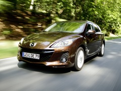 Mazda 3 Hatchback (2009). Выпускается с 2009 года. Семь базовых комплектаций. Цены от 664 000 до 917 000 руб.Двигатель от 1.6 до 2.0, бензиновый. Привод передний. КПП: механическая и автоматическая.