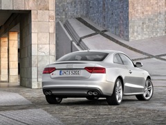 Audi S5 (2007). Выпускается с 2007 года. Одна базовая комплектация. Цена 3 845 000 руб.Двигатель 3.0, бензиновый. Привод полный. КПП: роботизированная.