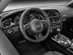 Audi S5 (2007). Выпускается с 2007 года. Одна базовая комплектация. Цена 3 845 000 руб.Двигатель 3.0, бензиновый. Привод полный. КПП: роботизированная.