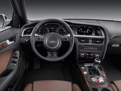 Audi A4 allroad (2009). Выпускается с 2009 года. Две базовые комплектации. Цены от 2 121 000 до 2 191 000 руб.Двигатель 2.0, бензиновый. Привод полный. КПП: механическая и роботизированная.