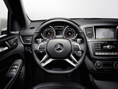 Mercedes-Benz ML 63 AMG. Выпускается с 2011 года. Одна базовая комплектация. Цена 6 500 000 руб.Двигатель 5.5, бензиновый. Привод полный. КПП: автоматическая.