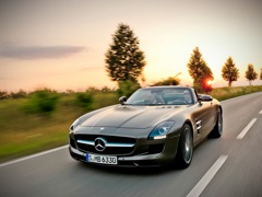 Mercedes-Benz SLS AMG Roadster. Выпускается с 2011 года. Одна базовая комплектация. Цена 12 250 000 руб.Двигатель 6.2, бензиновый. Привод задний. КПП: автоматическая.