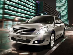Nissan Teana (2008). Выпускается с 2008 года. Двенадцать базовых комплектаций. Цены от 1 043 000 до 1 553 000 руб.Двигатель от 2.5 до 3.5, бензиновый. Привод передний и полный. КПП: вариатор.