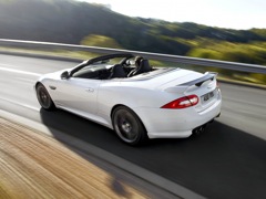Jaguar XKR-S Convertible. Выпускается с 2011 года. Одна базовая комплектация. Цена 7 870 000 руб.Двигатель 5.0, бензиновый. Привод задний. КПП: автоматическая.