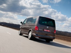 Volkswagen Multivan. Выпускается с 2004 года. Сорок две базовые комплектации. Цены от 1 568 200 до 2 909 900 руб.Двигатель 2.0, дизельный и бензиновый. Привод передний и полный. КПП: механическая и роботизированная.