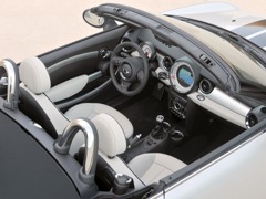MINI Cooper S Roadster. Выпускается с 2011 года. Четыре базовые комплектации. Цены от 1 419 000 до 1 621 000 руб.Двигатель 1.6, бензиновый. Привод передний. КПП: механическая.