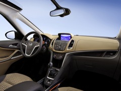 Opel Zafira Tourer. Выпускается с 2011 года. Десять базовых комплектаций. Цена пока неизвестна.Двигатель от 1.4 до 2.0, бензиновый и дизельный. Привод передний. КПП: механическая и автоматическая.